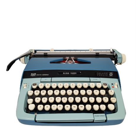 Vintage Smith-Corona Galaxie Twelve Portable Typewriter (1 of 2)