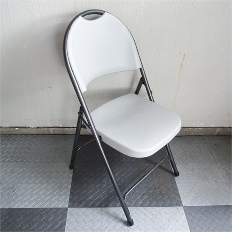 Light Gray Folding Lawn Chairs (Set of 4)