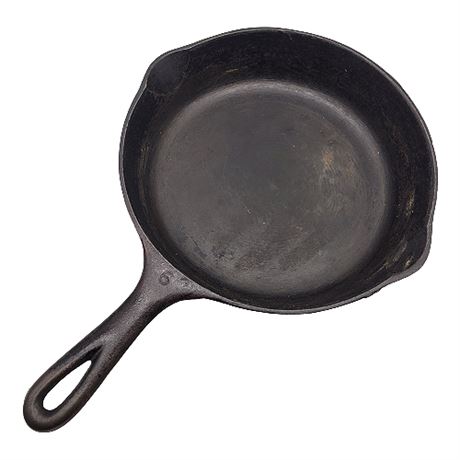Vintage Wagner Ware 9" Cast Iron Skillet