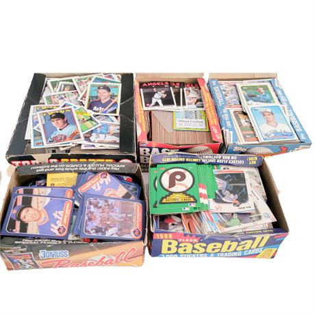 Large Baseball Card Lot