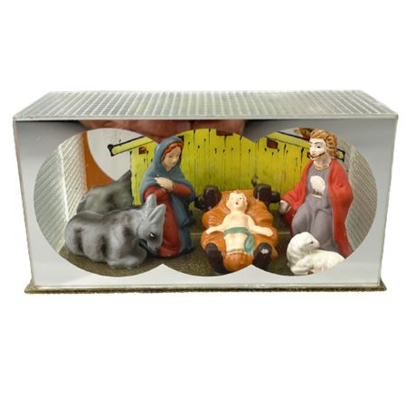 Retro Enclosed Nativity Display