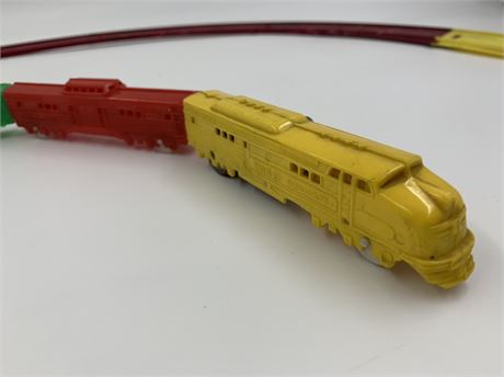 1930s era Wind Up 4 pc Tomorrow Train & 10 pc Nosco Circle Railroad Track