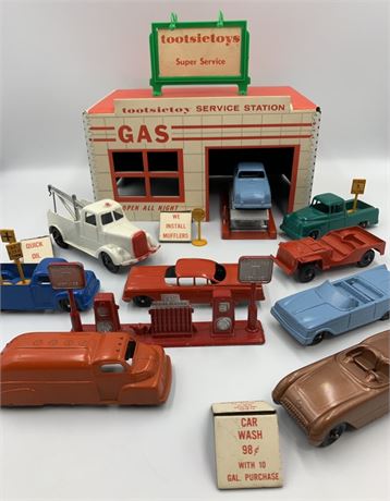 #4550 1950s Tootsietoy Service Station,Tow Truck,Corvette,Star Chief,Jeep,Cameo
