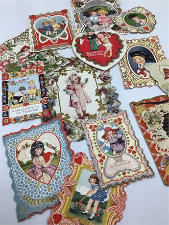 14 pc Antique & Vintage Heart Detail Gold Trimmed Folding Valentine Lot