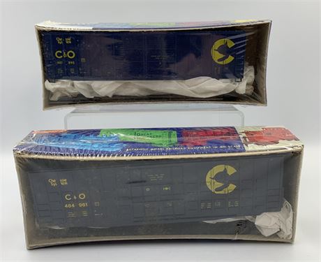 2 NOS Roundhouse HO Scale Chessie System C & O Train Models,Unassembled