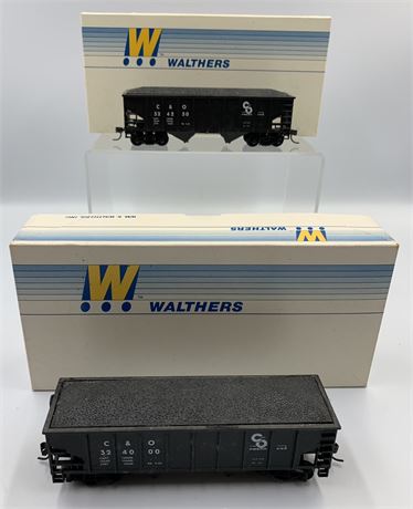 2 Walthers HO Scale C & O Limited Edition Train Cars