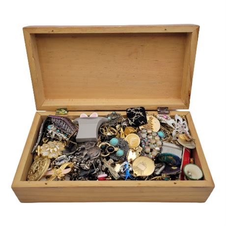 Vintage Costume Jewelry Box Lot 3 of 11