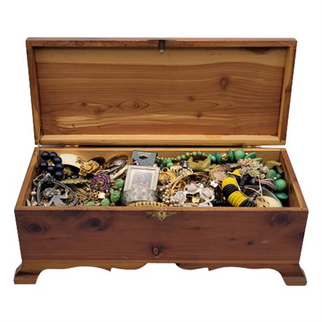Vintage Costume Jewelry Box Lot 5 of 11
