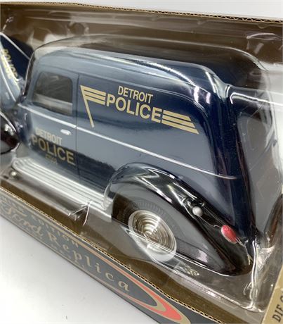 NOS 1940 Detroit Police Die-Cast Ford 1:18 scale Automobile Model